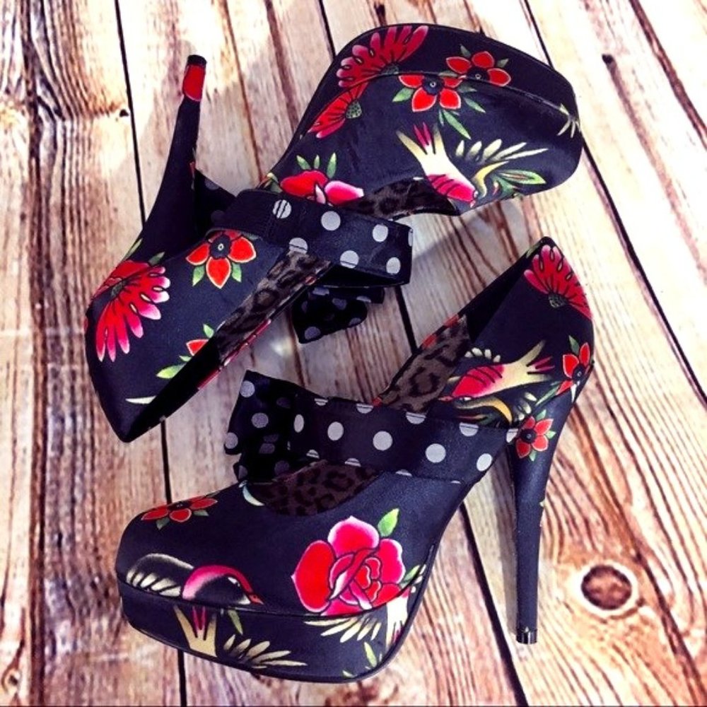 High heel pumps